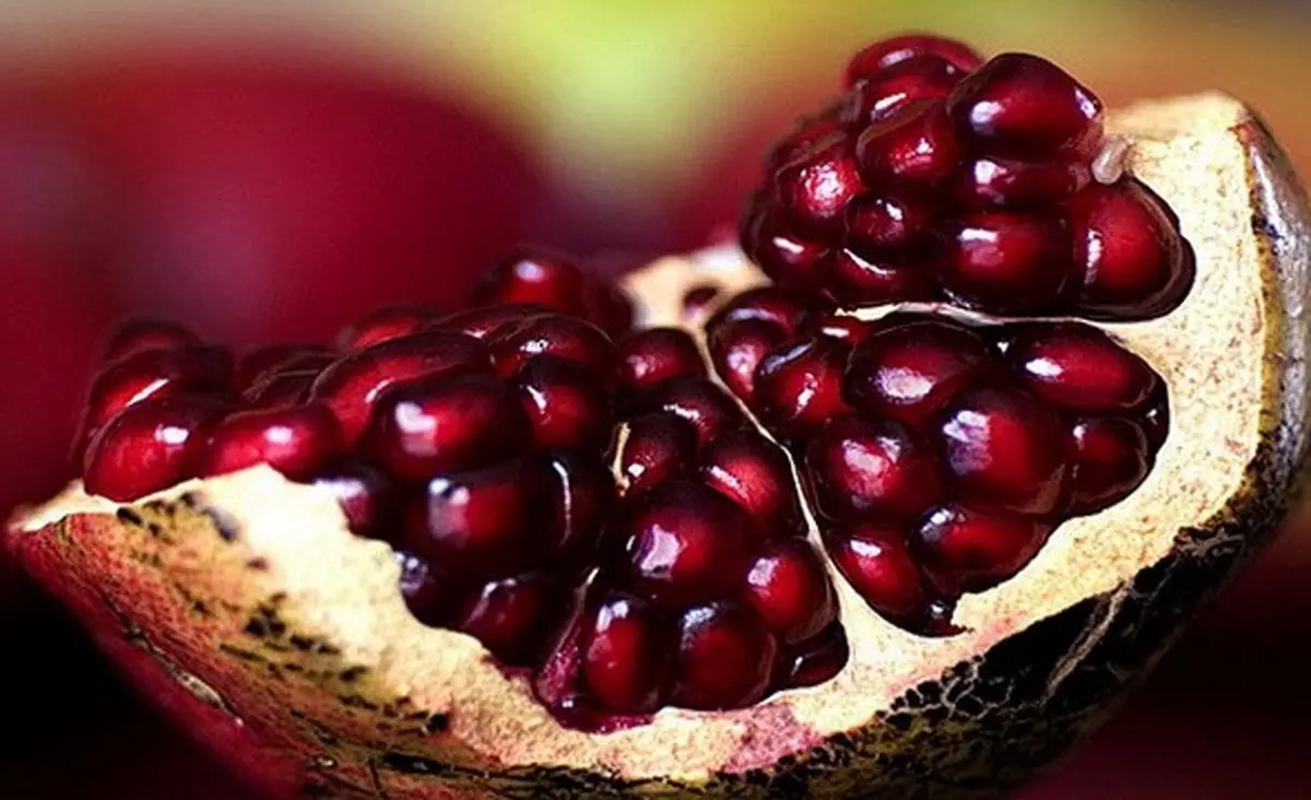 به این ۷ دلیل در شب یلدا، انار بخورید!