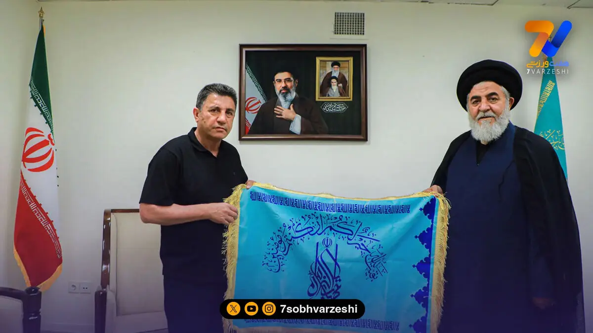 حضور امیر قلعه‌نویی در مسجد مقدس جمکران در آستانه سفر به ترکیه