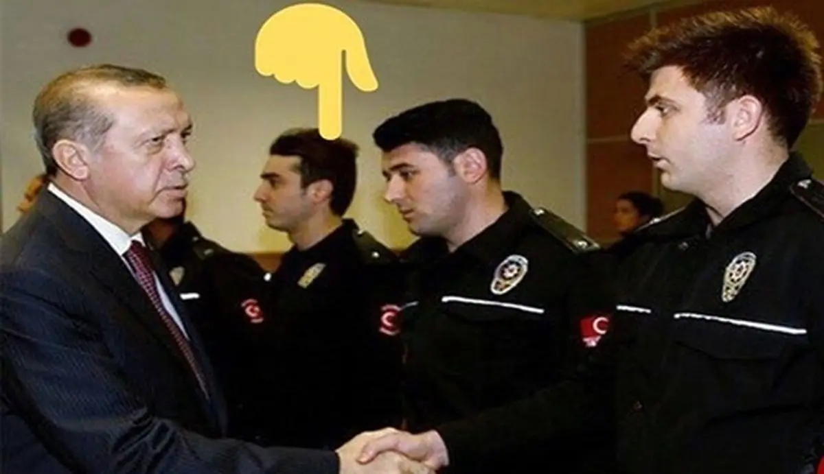 عکس قاتل سفیر روسیه با اردوغان