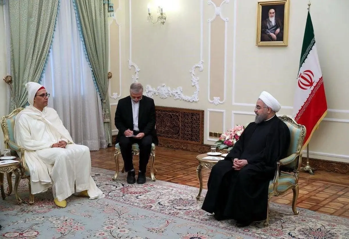لباس متفاوت سفیر مغرب در دیدار با روحانی