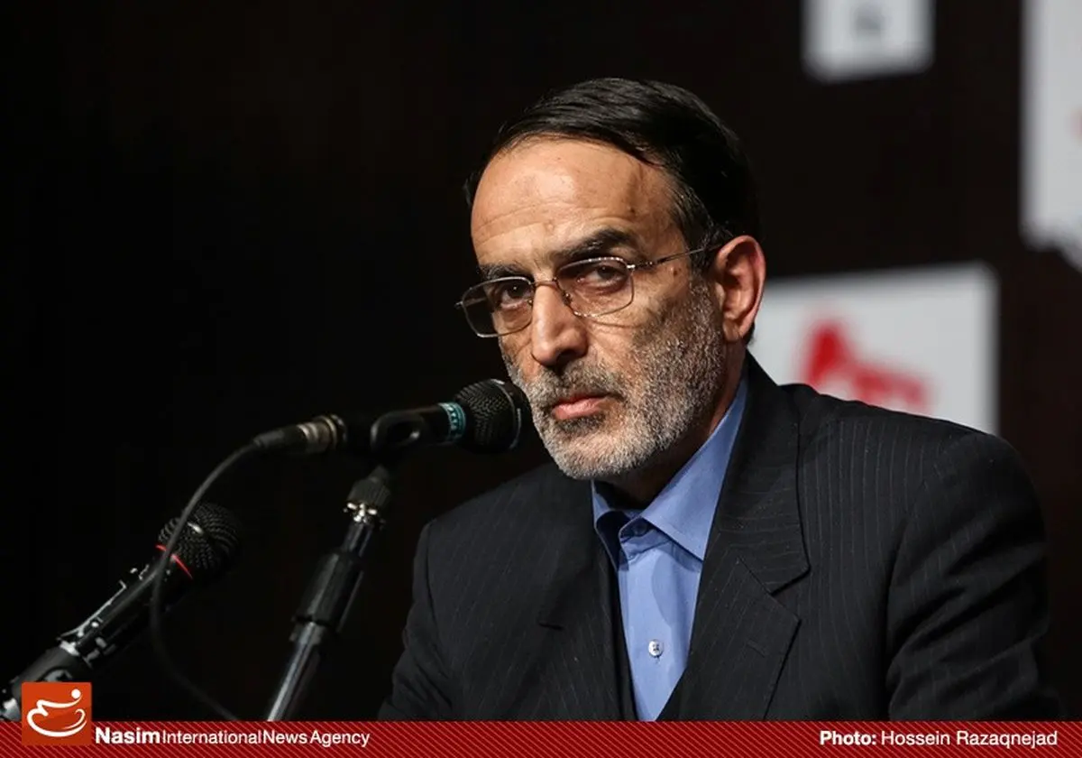 حمله تند کریمی قدوسی به روحانی: رییس جمهور ساعت ١٠ می‌رود سرکار و ساعت ١۴ محل را ترک می‌کند