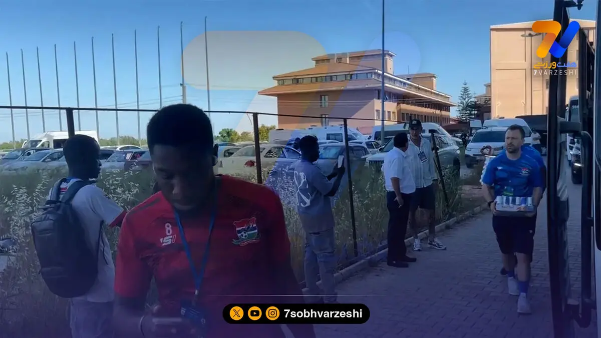 اتوبوس گامبیا نیز بلافاصله بعد از کاروان تیم ملی ایران، به ورزشگاه رسید