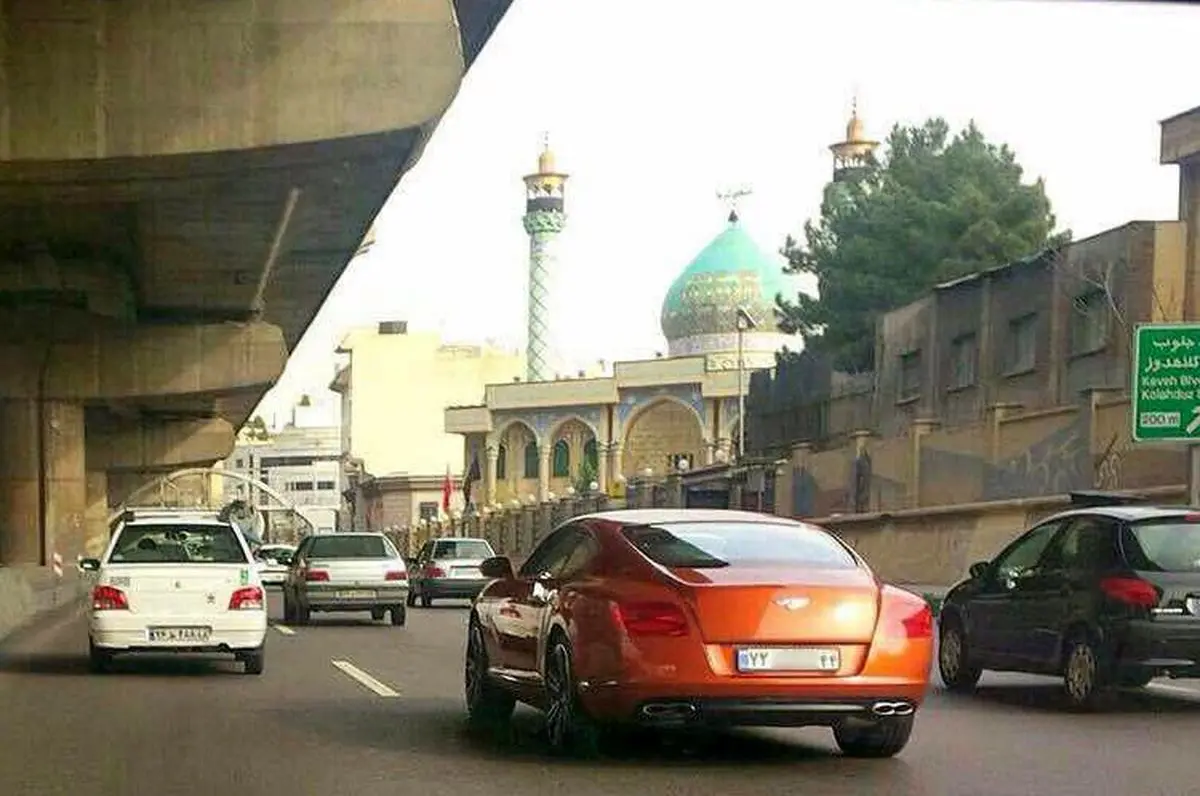 تردد خودرو ۴۰۰۰ سی سی با پلاک ملی؛ بنتلی جنجالی در خیابان فرشته چه می‌خواست؟