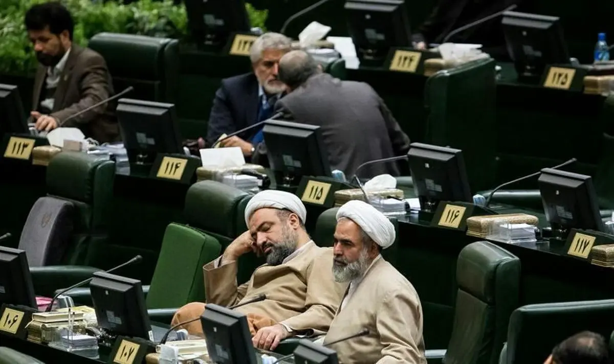 ثبت نام رسایی و کامران برای انتخابات میان دوره‌ای مجلس