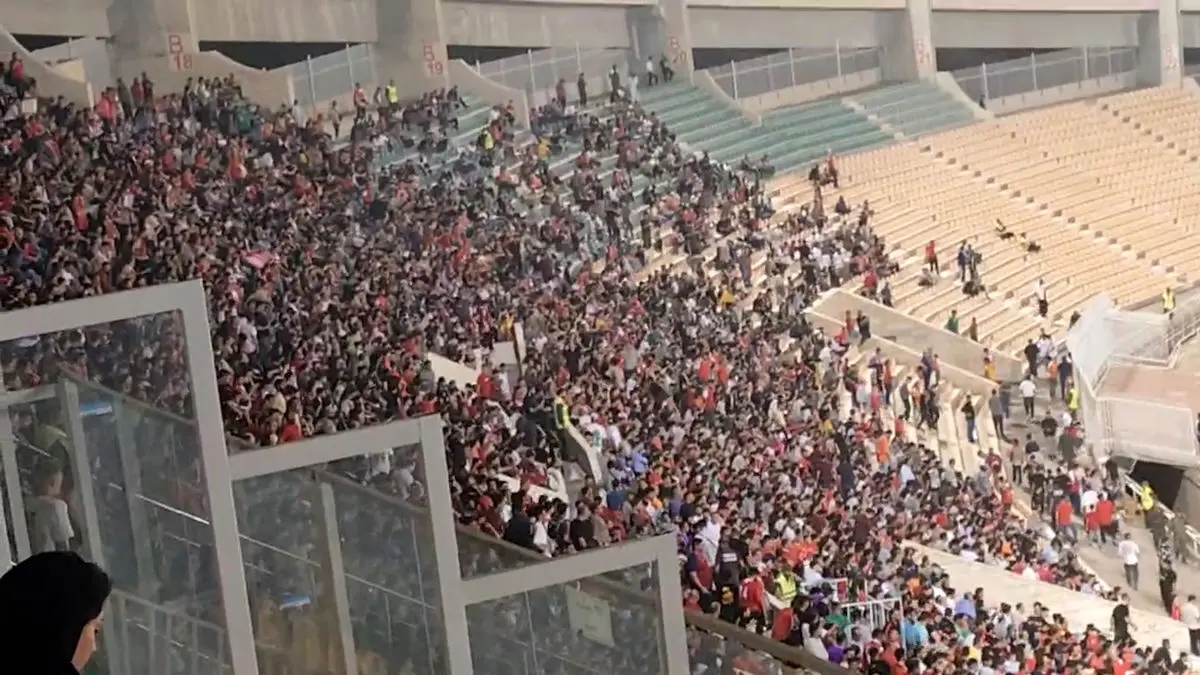 شعار حیا کن رها کن پرسپولیسی ها برای هاشمیان