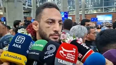 ستاره کشتی ایران، استقلالی شد