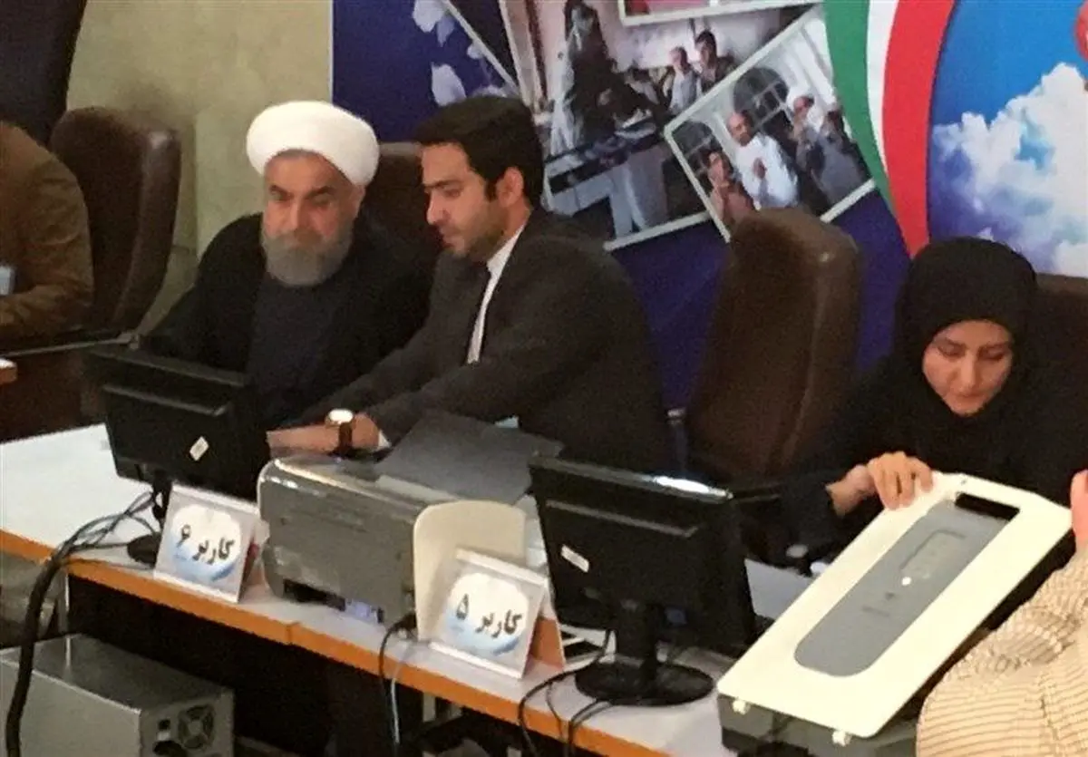 عکس:‌روحانی ثبت نام کرد