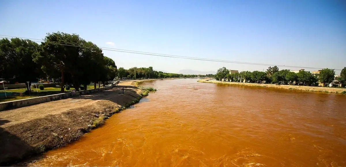 علت سرخ شدن آب زاینده رود