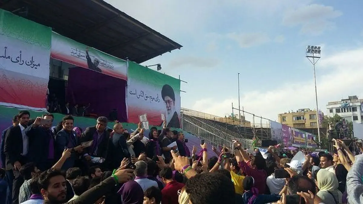 حاشیه و متن حضور هنرمندان در گردهمایی روحانی در مشهد