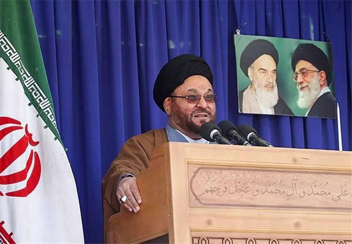 امام جمعه اصفهان:یک جاسوس آمریکایی گفته ما موفق شدیم چادر مشکی زن ایرانی را تبدیل به چادر توری کنیم
