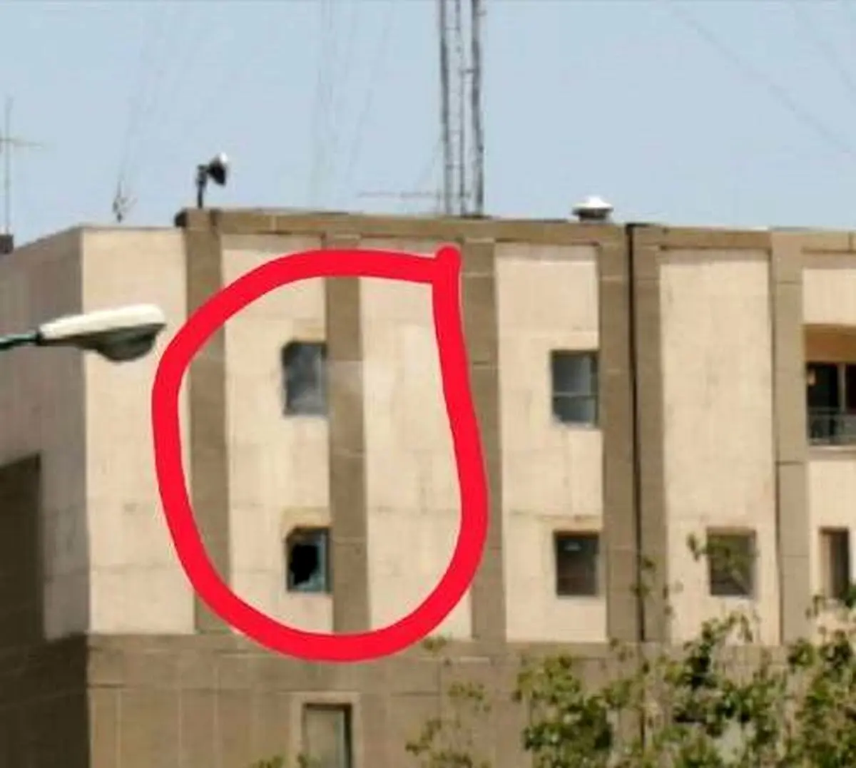 تیراندازی در ساختمان اداری مجلس ادامه دارد