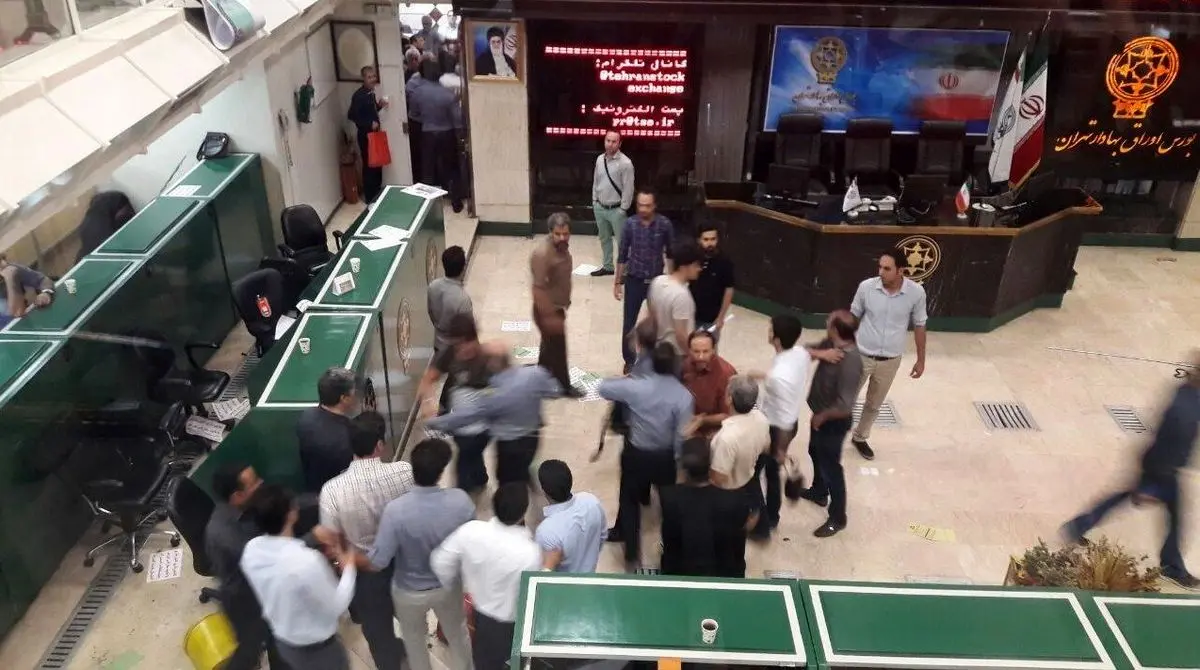 سهامداران معترض بورس را به هم ریختند