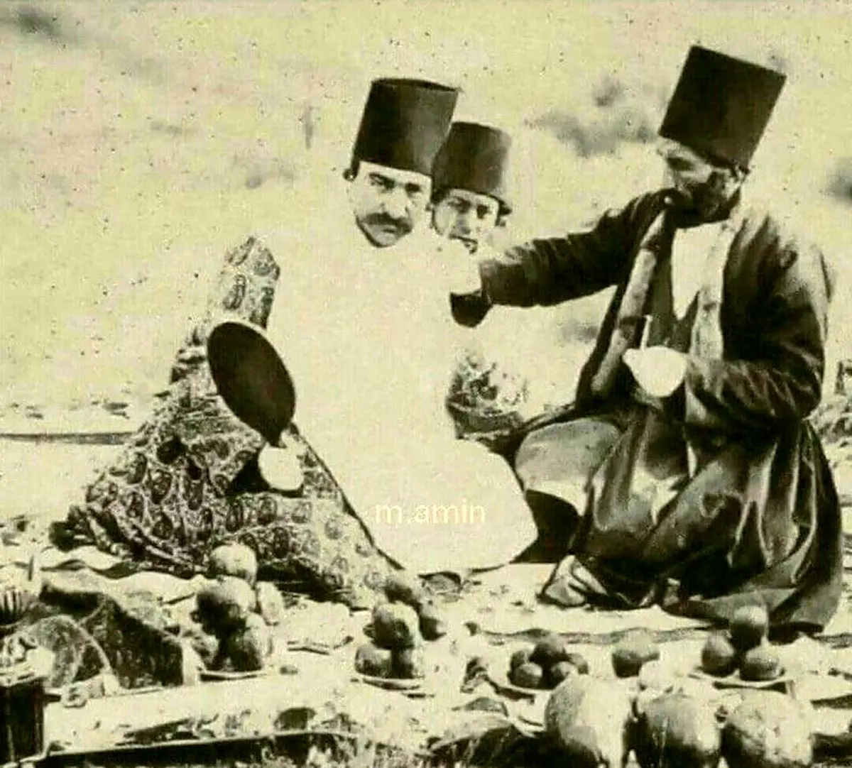 ناصرالدین شاه و آرایشگر مخصوصش