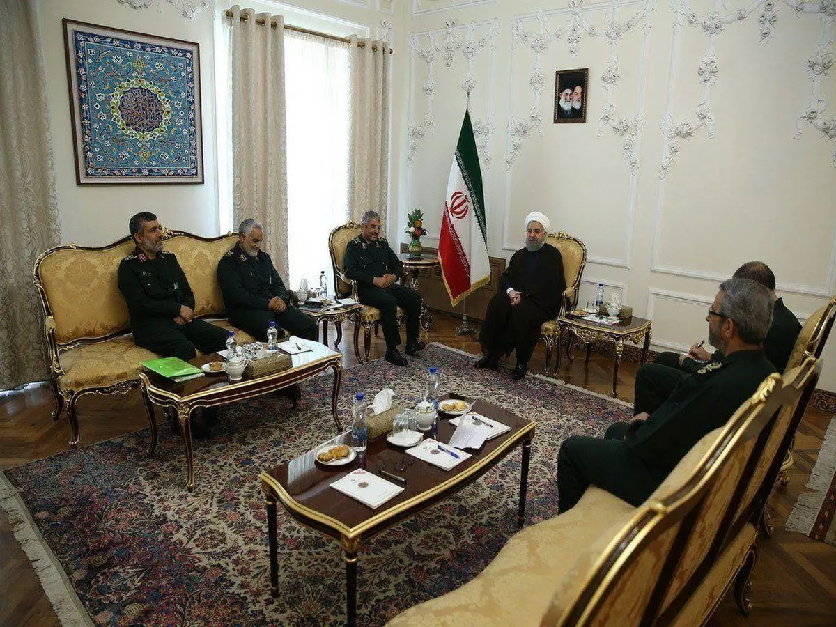 نظر حسام‌الدین آشنا درباره هم‌نشینی روحانی، سردار سلیمانی و فرماندهان سپاه