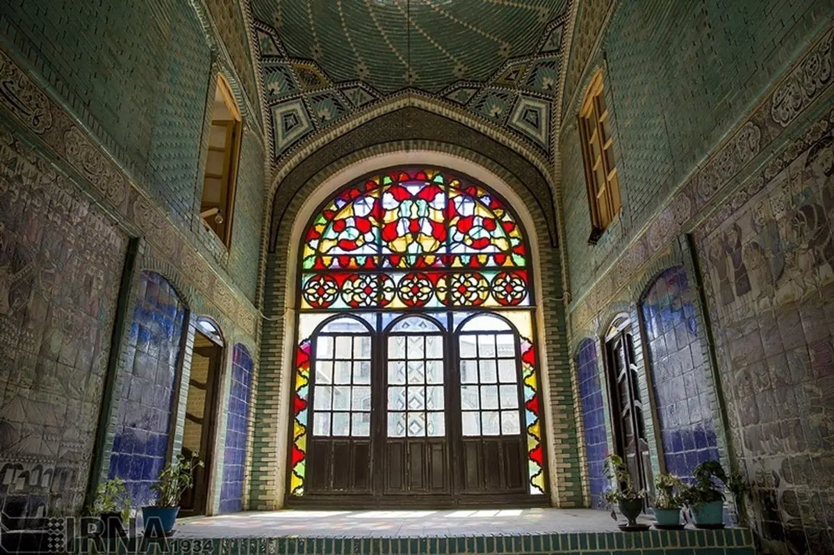 تکیه قجری در کوچه‌های قدیمی کرمانشاه