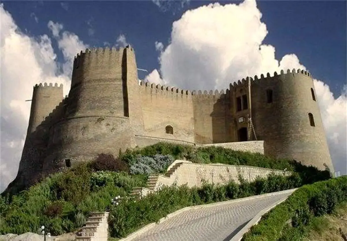 بیستون، طاق بستان و فلک‌ الافلاک آسیب ندیده‌اند