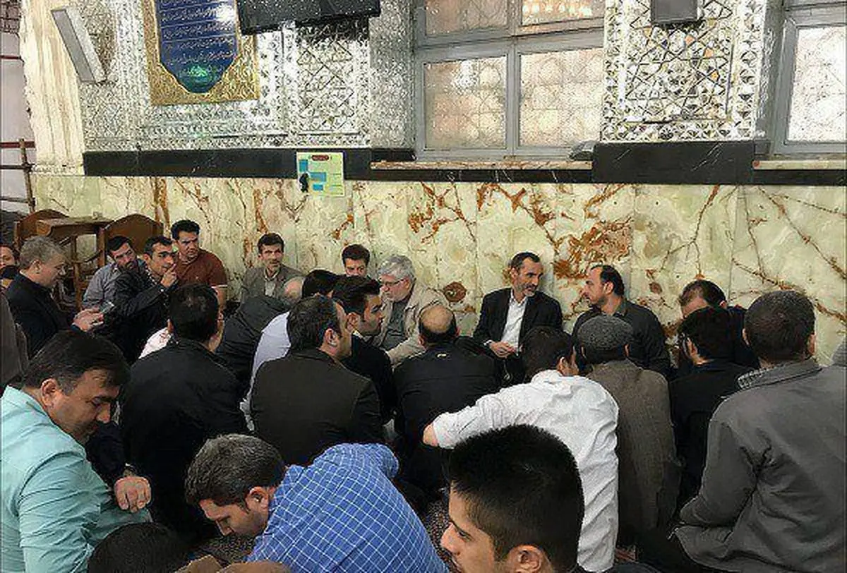 پایان نمایش تبلیغاتی یاران احمدی‎نژاد در حرم شاه عبدالعظیم