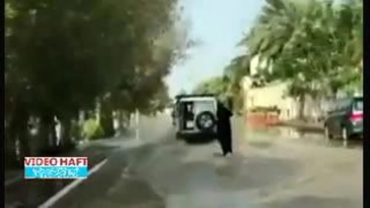 ویدیو هفت| اسکی روی آب یک زن در خیابانهای شهر جده!