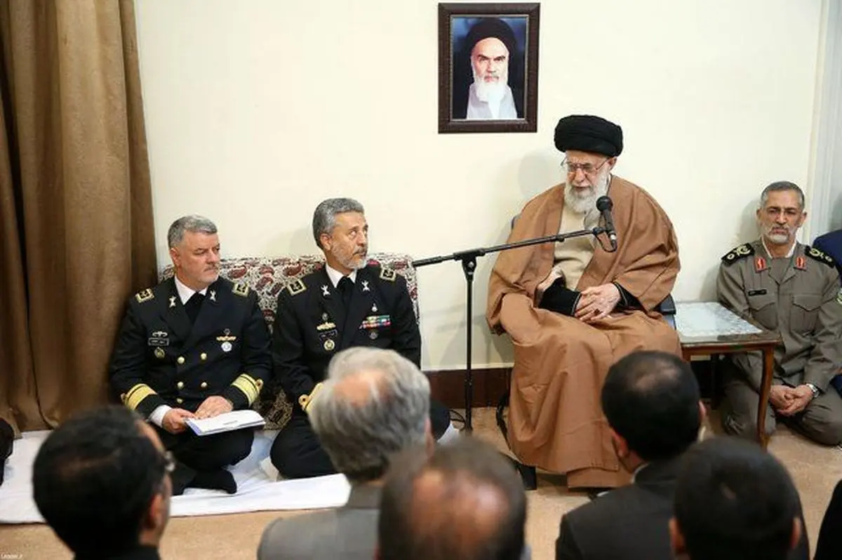رهبر انقلاب در دیدار با فرماندهان نیروی دریایی ارتش: حضور در آبهای آزاد همچون گذشته باید ادامه یابد