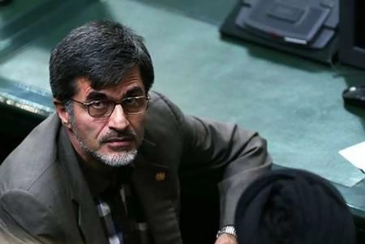 انتقاد کوچک زاده از نحوه برخورد با احمدی نژاد