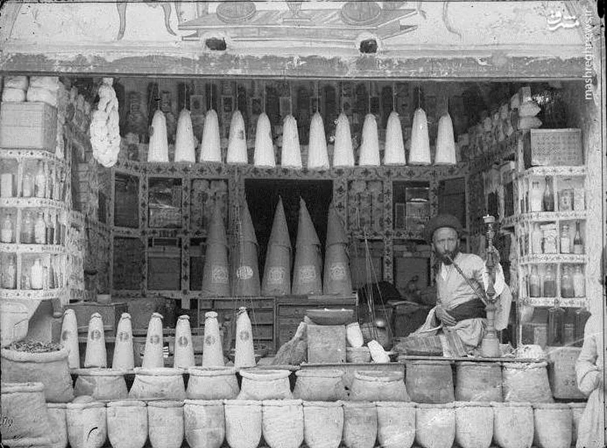 دکان عطاری در عهد قاجار