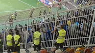 اعتراض هواداران استقلال؛ بطری‌ها به سمت ساپینتو پرتاب شد