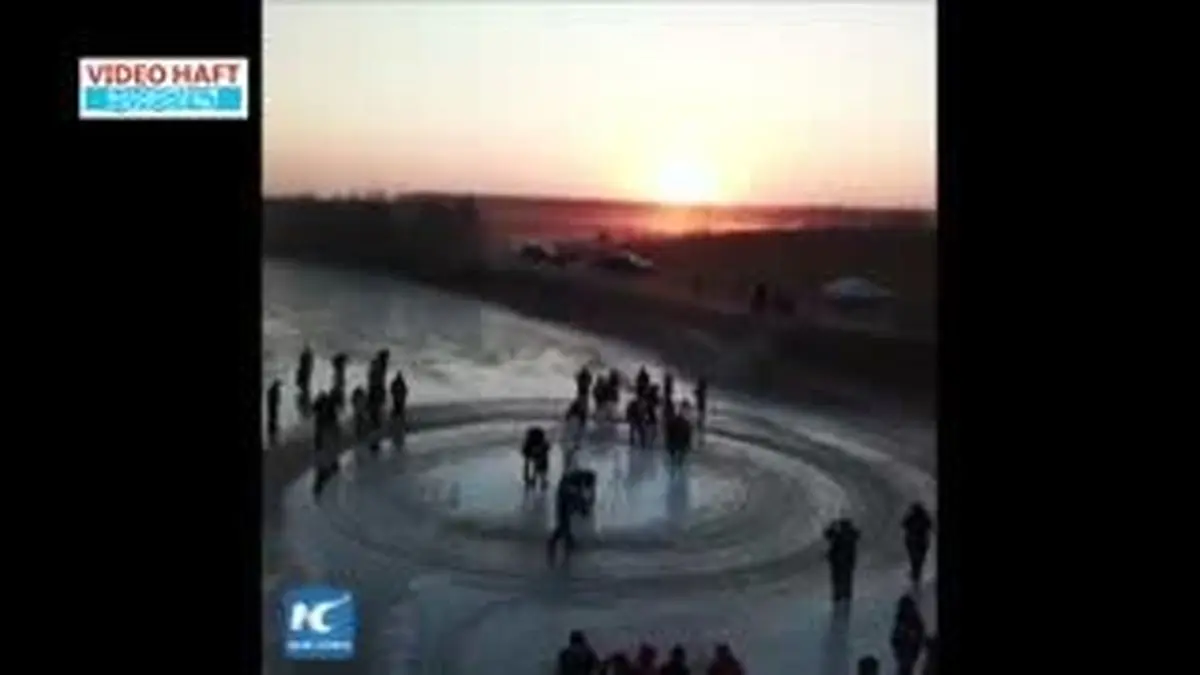 ویدیو هفت| سرگرمی جالب روی رودخانه یخ زده در چین
