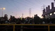 هواداران پرشمار استقلال پشت درهای بسته ورزشگاه!