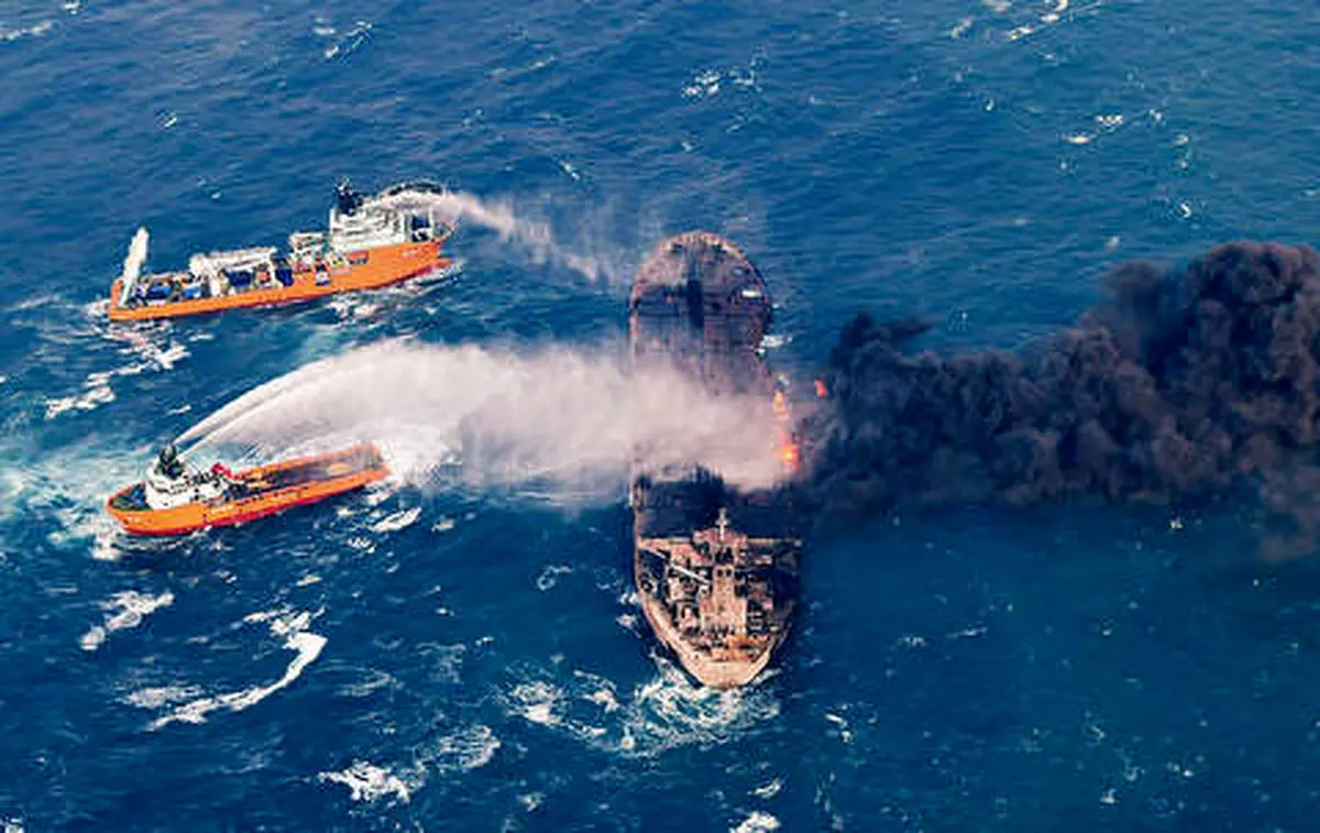 ورود گروه تجسس و نجات به داخل نفتکش ایرانی