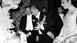 بریز و بپاش های محمدرضا پهلوی در کاخ نیاوران؛ مراسم جشن تولد پنجاه و هفت سالگی اش