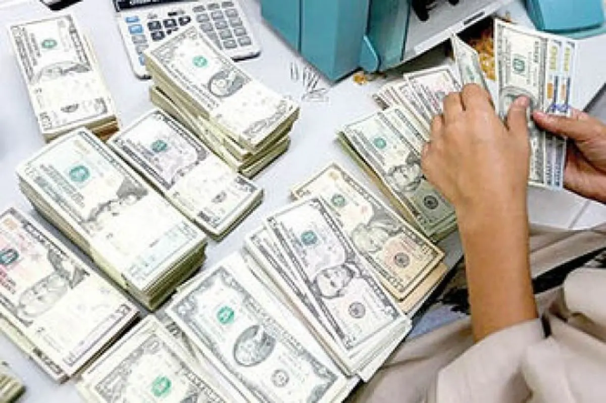 کاهش ملایم قیمت‌ دلار در بازار آزاد