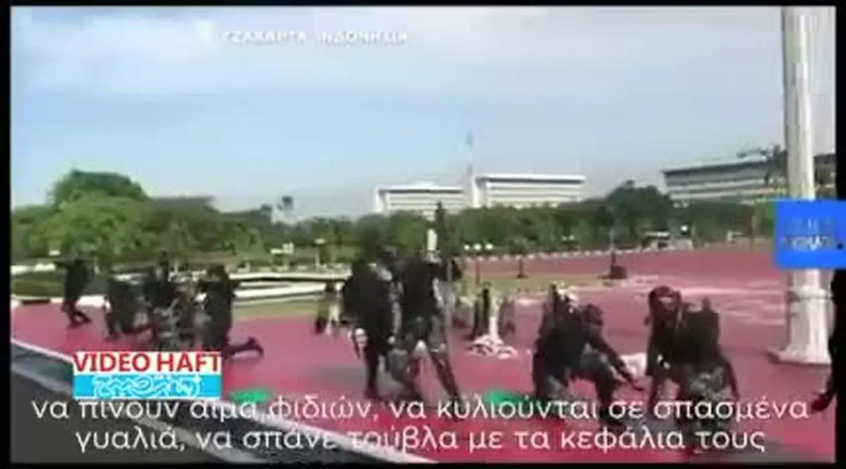 ویدیو هفت| نمایش دیوانه‌وارکماندویی : خوردن افعی