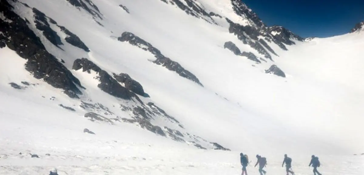 پیکر هفت مسافر هواپیمای ATR از قله به پایین منتقل شد