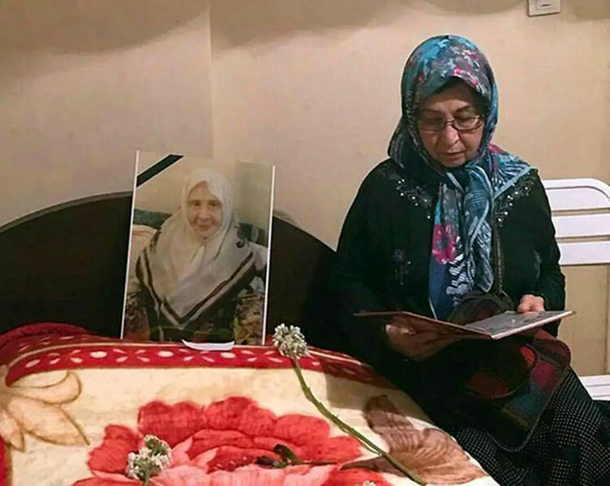 عکس: زهرا رهنورد در منزل مادر