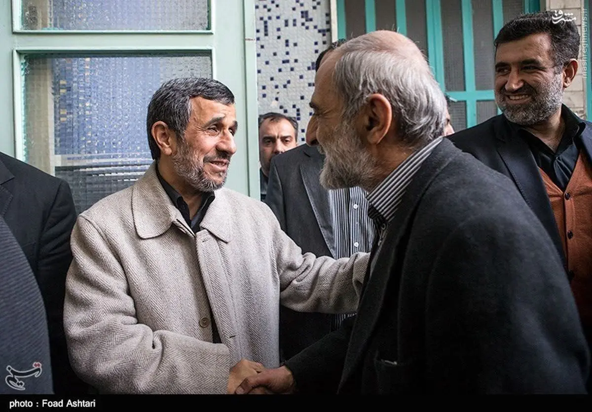 کیهان و قیاس احمدی نژاد با منافق و خوارج