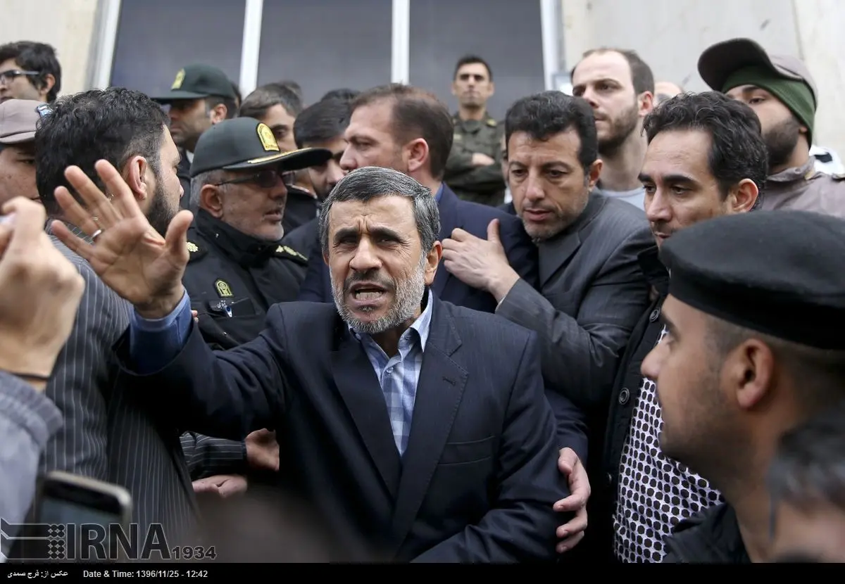 روزنامه جمهوری اسلامی:احمدی نژاد هرچه به دهانش می آید می گوید و هیچکس به او کاری ندارد،اما...