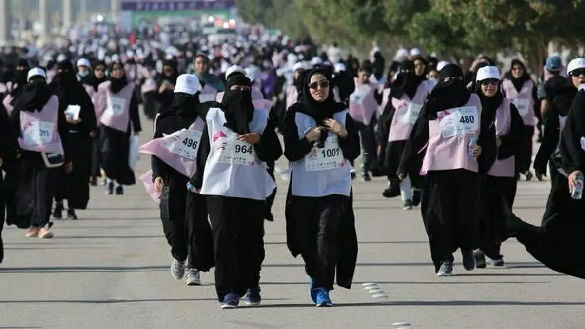 دو ماراتن زنان عربستانی با چادر و برقع!