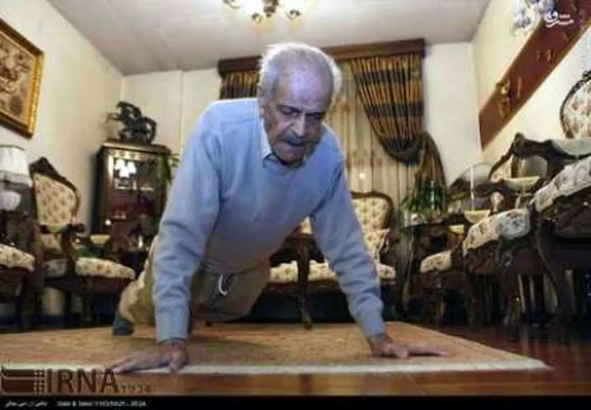 پیرمرد 92ساله شناگر