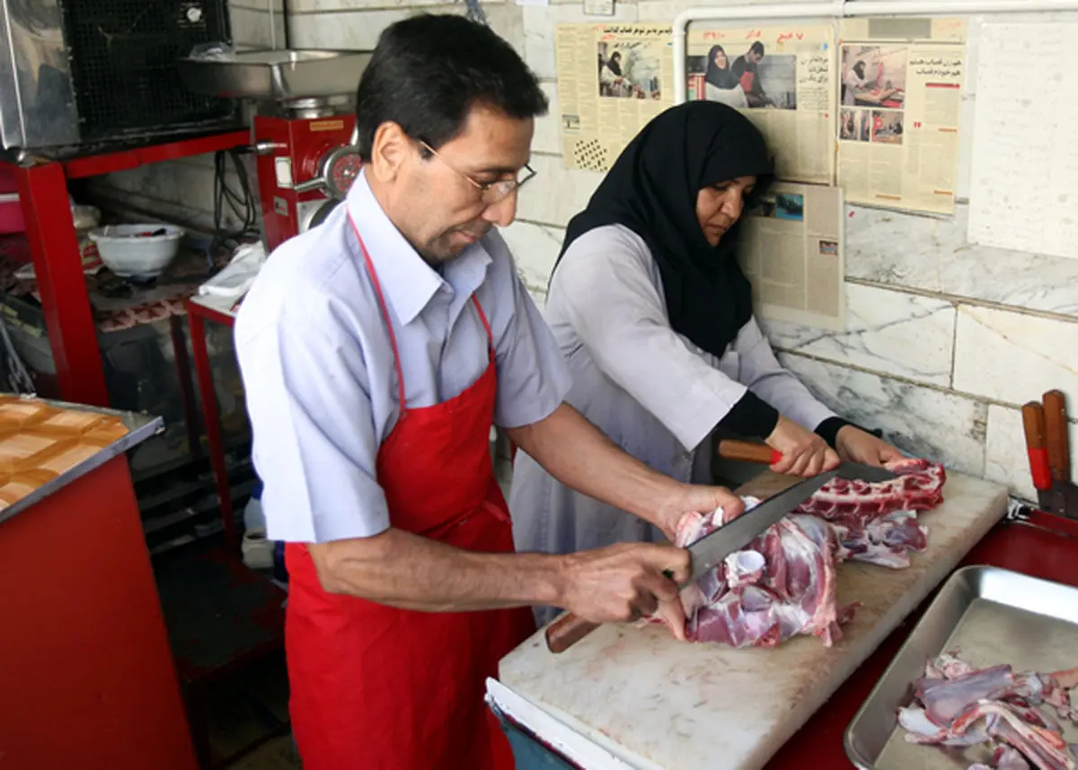 با گرانفروشان مرغ و گوشت برخورد کنید