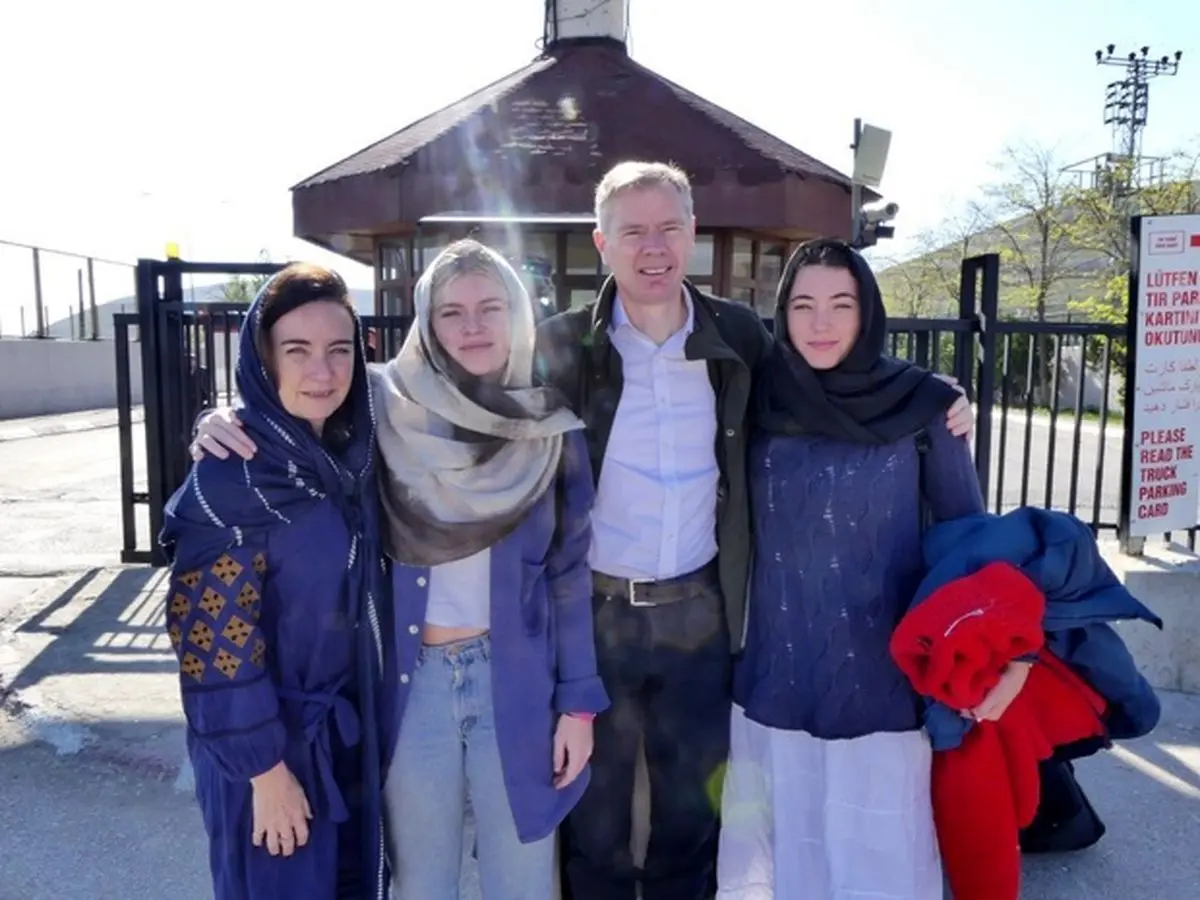 سفیر جدید انگلیس به همراه خانواده اش در تهران