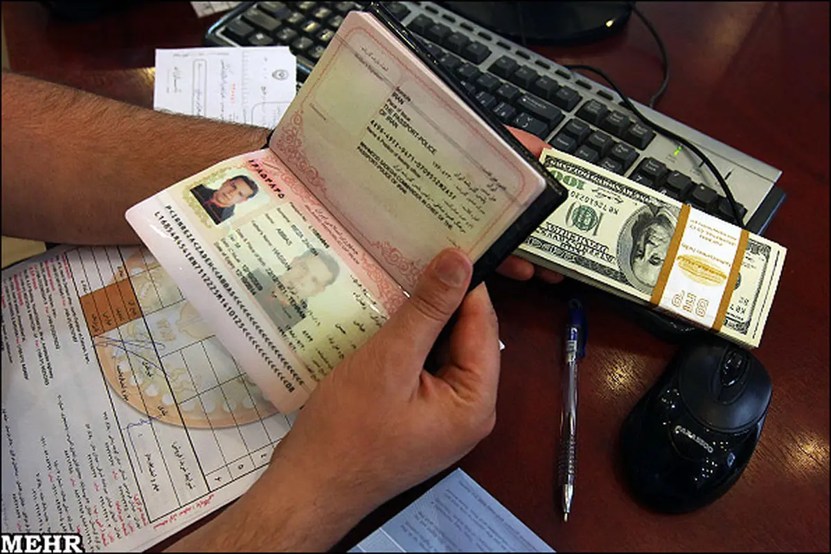 صف باورنکردنی دانشجویان برای دریافت ارز دولتی