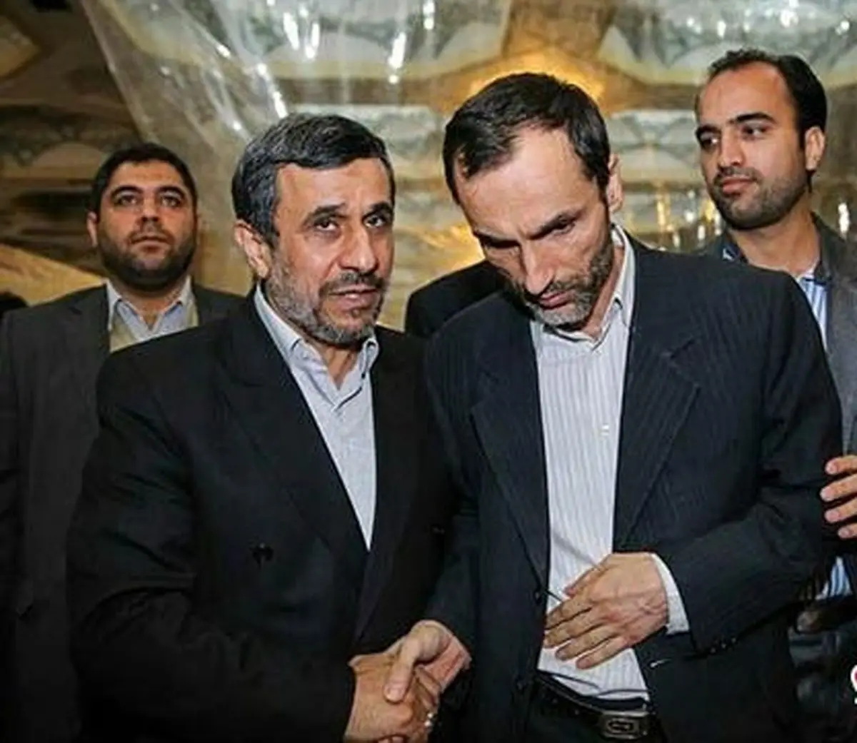 استفاده از احمدی‌نژاد برای مهار اقدام اخیر بقایی؟!