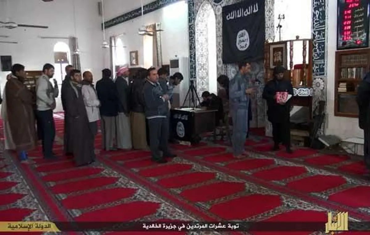 تصاویر مباحثه منطقی ماموران داعش با اهالی یک روستا!