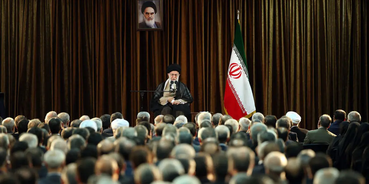 رهبر انقلاب: تصور حل مشکلات از راه مذاکره با آمریکا خطایی واضح است