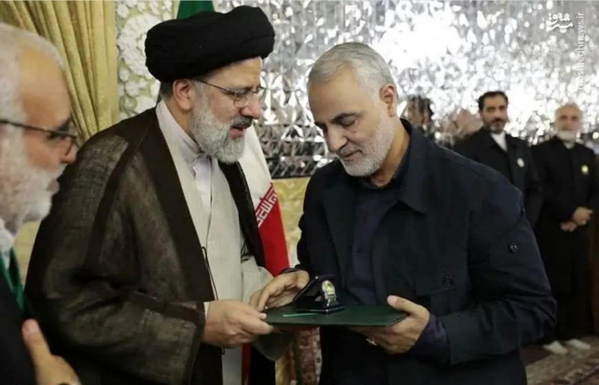 عکس | سردار سلیمانی خادم حرم رضوی شد