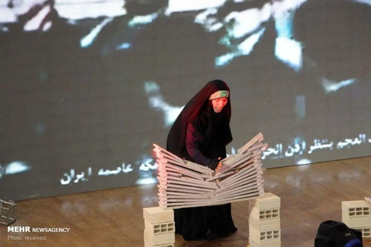 هنرنمایی خانم رزمی‌کار درگردهمایی امام رضا(ع)