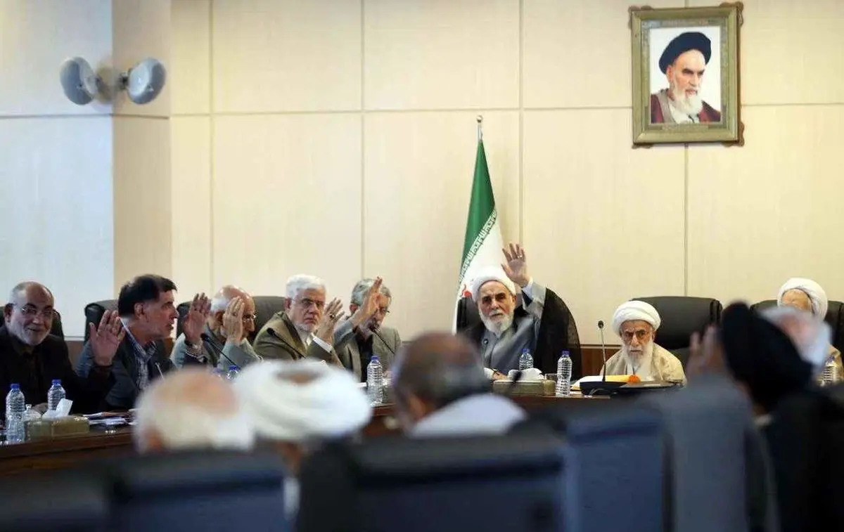 اخم آیت‌الله جنتی در عکس مشهور، به خاطر پیروزی سپنتا بود