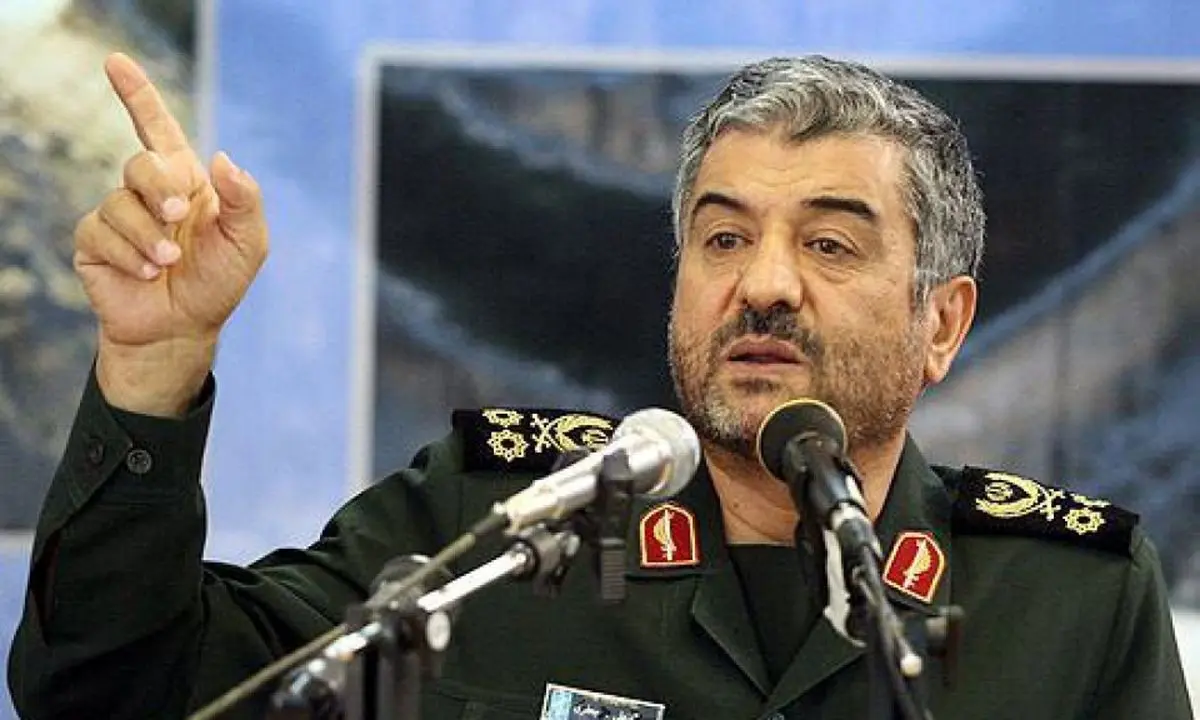 فرمانده سپاه پاسداران خطاب به رئیس جمهور: چرا با سوءمدیریت های اقتصادی برخورد نمی کنید؟