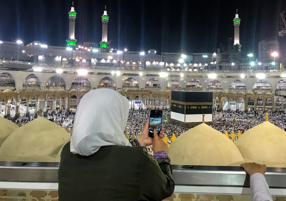 تلاش ناکام  یک زائر برای ورود به کعبه!