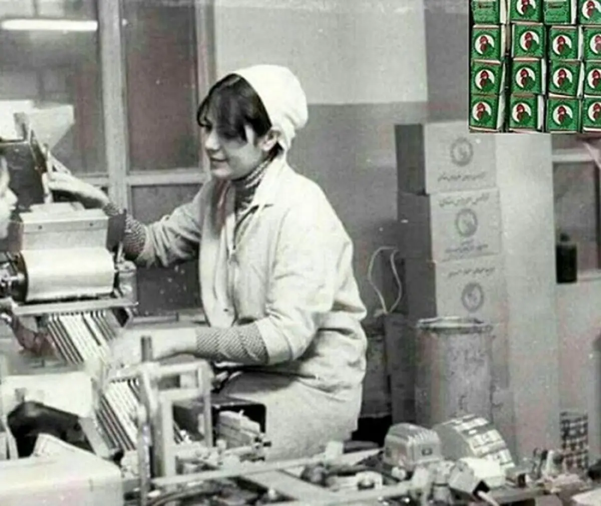 عکسی قدیمی از کارخانه آدامس خروس نشان